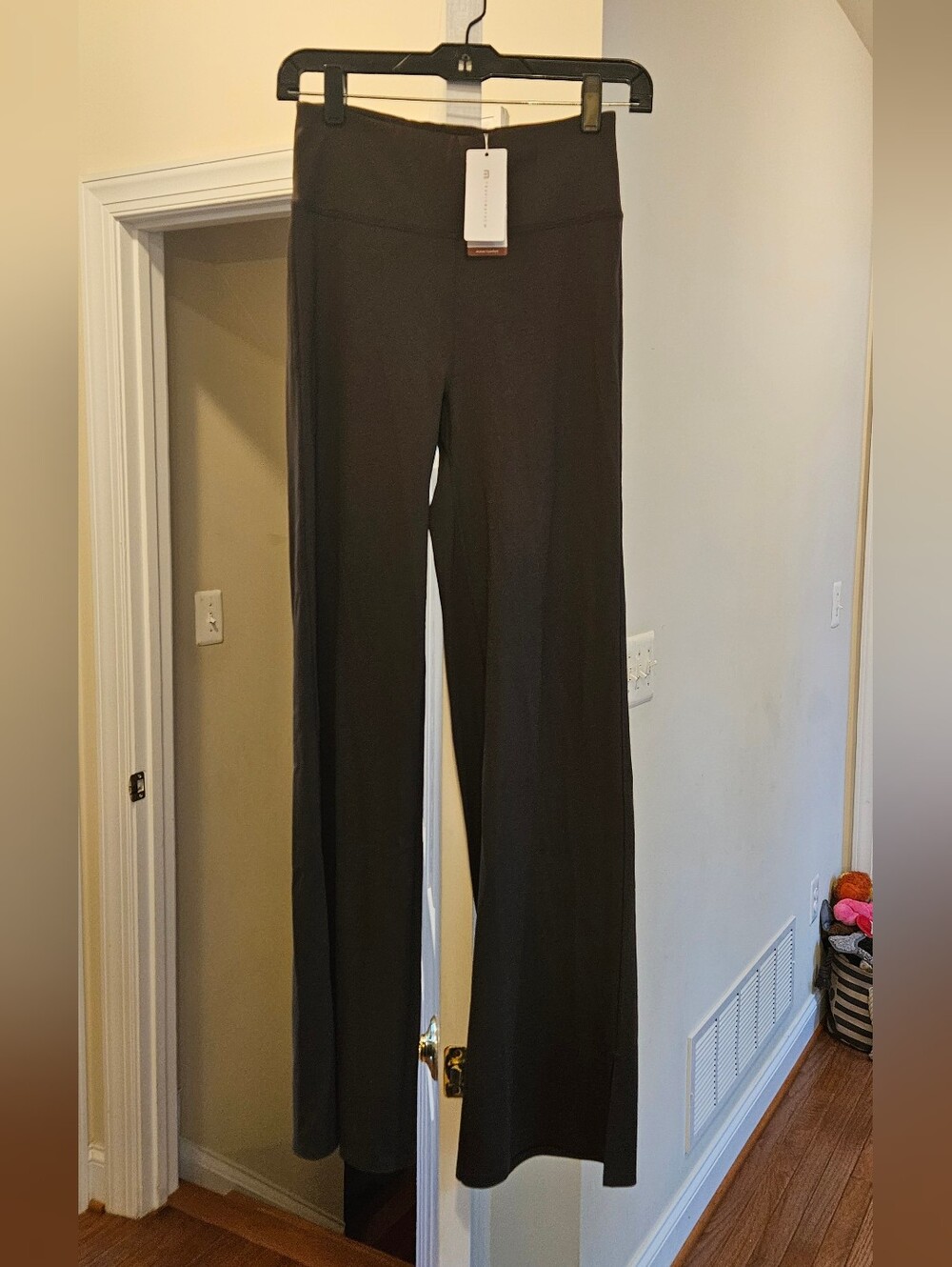 TravisMathew Women's MoveKnit Bonded Golf Leggings Brown Small